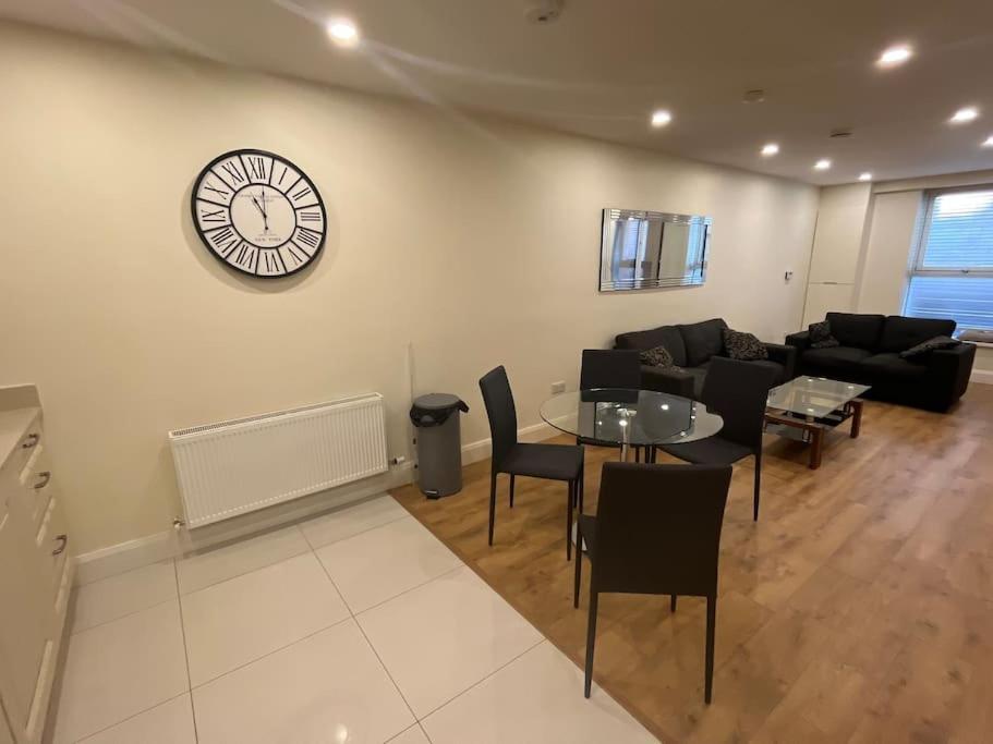 City Beach Gem 5 Adult Spaces Plus Child Dublin Zewnętrze zdjęcie